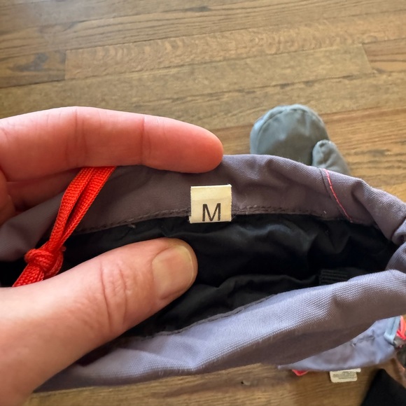 The North Face mittens female size M - Picture 4 of 7